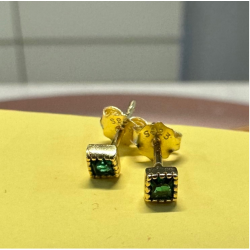 Donnatella Lina reringe med grn sten