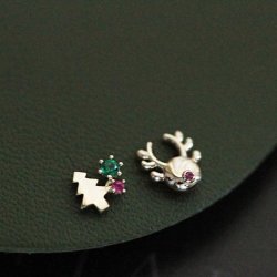 Donnatella reringe forgyldt med juletr og elg