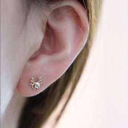 Donnatella reringe forgyldt med juletr og elg