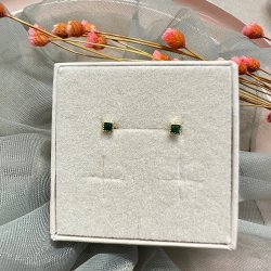 Donnatella Lina reringe med grn sten