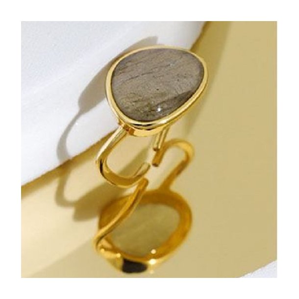 Donnatella ring forgyldt med maanesten