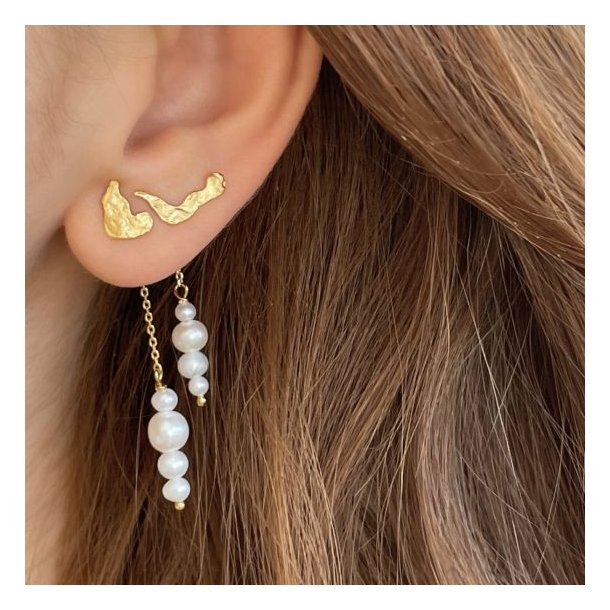 Stine A Petit pearls behind ear 1311-02-S